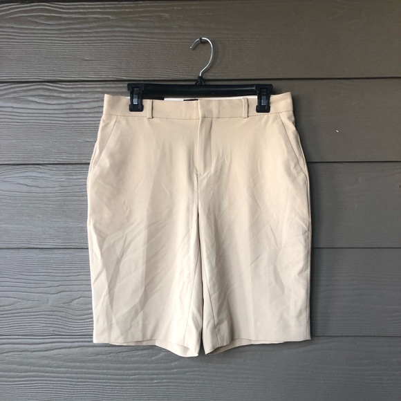 Banana Republic Factory Pants - Banana republic Factory dressy 10” shorts cream Size 6